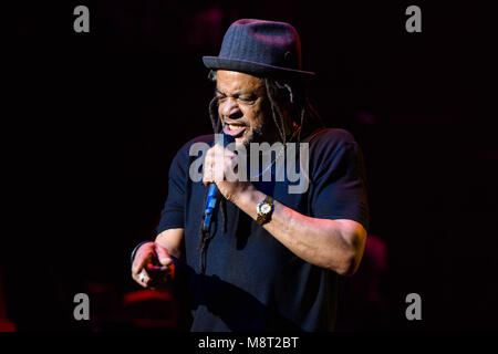 Astro de UB40 d'effectuer pendant le Teenage Cancer Trust, série annuelle de concerts au Royal Albert Hall de Londres. Banque D'Images