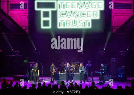 UB40 d'effectuer pendant le Teenage Cancer Trust, série annuelle de concerts au Royal Albert Hall de Londres. Banque D'Images