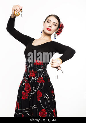 Jeune fille espagnole flamenco dancer sur un fond clair Banque D'Images
