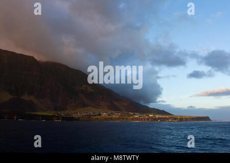 Tristan da Cunha, l'océan Atlantique. L'île principale du groupe de Tristan est la plus éloignée de l'archipel habitée dans le monde. Tristan da Cunha est par Banque D'Images