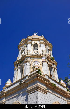 Le clocher à côté de la cathédrale de la ville de Vigan, Ilocos Sur, Philippines Banque D'Images