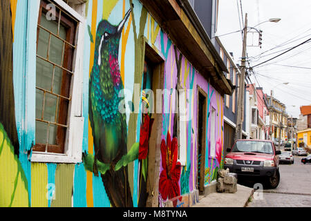 Murales colorées et l'art de rue dans l'unique ville de Valparaiso, au Chili, en Amérique du Sud Banque D'Images