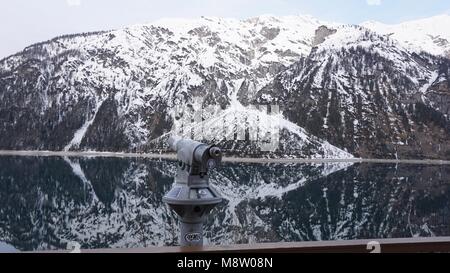 Achensee, Tyrol im Winter mit der Berge Spiegelung im See Banque D'Images