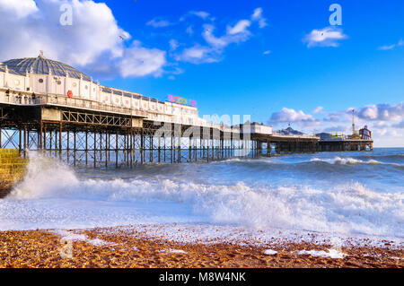 Palace Pier de Brighton sur une belle après-midi ensoleillée, East Sussex, England, UK Banque D'Images