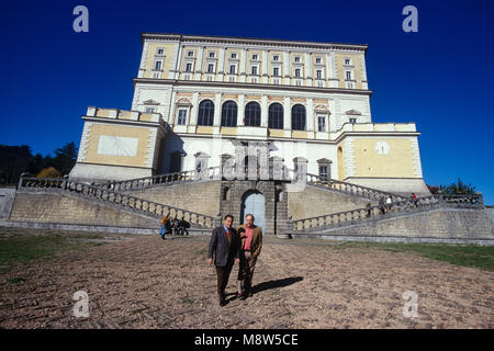 Tourtour, FRANCE - 27 novembre 2011 : Italie, Latium, Caprarola (Viterbo), la Villa Farnèse. Détail. Vue avant de la façade du palais qui fait face à la Banque D'Images