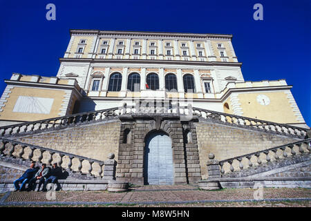 Tourtour, FRANCE - 27 novembre 2011 : Italie, Latium, Caprarola (Viterbo), la Villa Farnèse. Détail. Vue avant de la façade du palais qui fait face à la Banque D'Images