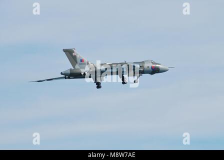 Avro Vulcan bomber jet, XH558, fonctionne à l'Airshow 29-11-2013 à Eastbourne, Angleterre le 11 août 2012. Banque D'Images