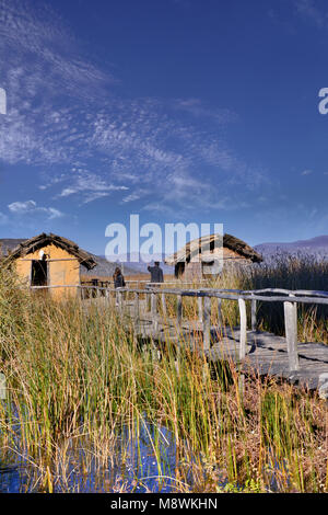 Le Néolithique, lakeshore règlement de Dispilio près du lac d'Orestiada, l'un des plus beaux sites touristiques de la ville de Kastoria, Grèce, Macédoine de l'Ouest. Banque D'Images