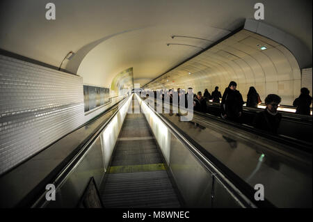 MÉTRO PARIS - GARE MONTPARNASSE PASSAGE MOBILE © FRÉDÉRIC BEAUMONT Banque D'Images