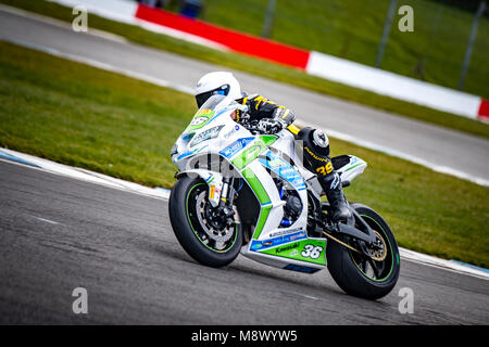 Donington Park, Royaume-Uni. Mar 20, 2018. Tests BSB aujourd'hui à Donington Park, malgré le froid les coureurs a réussi à obtenir sur la piste pour les essais avant la première réunion ici le 31 mars : meilleur crédit/Alamy Live News Banque D'Images