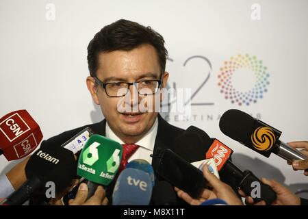 20 mars 2018, l'ARGENTINE, Buenos Aires : Roman Escolano, Ministre de l'économie de l'Espagne, s'exprimant lors d'une conférence de presse au cours de la réunion du G20 dans la capitale argentine. Photo : Sebastian Pani/dpa Banque D'Images