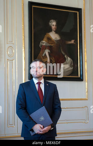 Bratislava, Slovaquie. Mar 21, 2018. Vice-premier ministre de la Slovaquie Peter Pellegrini apporte une nouvelle proposition du gouvernement à la composition Le président slovaque Andrej Kiska à Bratislava, Slovaquie, le 21 mars 2018. Crédit : Martin/Mikula CTK Photo/Alamy Live News Banque D'Images