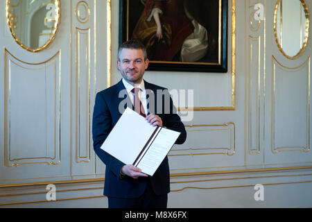 Bratislava, Slovaquie. Mar 21, 2018. Vice-premier ministre de la Slovaquie Peter Pellegrini apporte une nouvelle proposition du gouvernement à la composition Le président slovaque Andrej Kiska à Bratislava, Slovaquie, le 21 mars 2018. Crédit : Martin/Mikula CTK Photo/Alamy Live News Banque D'Images