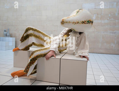 La Tate Britain, Londres, Royaume-Uni. 21 mars 2018. Le Squash, une vaste installation immersive, candidat au Prix Turner par Anthea Hamilton, combinant sculpture et performance, transforme le néoclassique historique Galeries Coulon au cœur de la Tate Britain. La Tate Britain Commission : Anthea Hamilton est sur l'affichage public du 22 mars au 7 octobre 2018. Credit : Malcolm Park/Alamy Live News. Banque D'Images