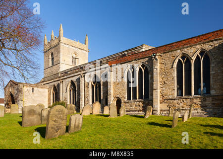 Barton-upon-Humber. 21 mars, 2018. Météo France : un endroit calme et lumineux, mais froid, le matin à l'église paroissiale de St Mary à Barton-upon-Humber, Nord du Lincolnshire, au Royaume-Uni. 21 mars 2018. Credit : LEE BEEL/Alamy Live News Banque D'Images