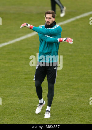 21 mars 2018, l'Allemagne, Düsseldorf : Allemagne team training session : le gardien de but Kevin Trapp de l'échauffement. L'Allemagne sont en raison de jouer l'Espagne dans une ambiance conviviale sur 23.03.2018. Photo : Ina Fassbender/dpa Banque D'Images