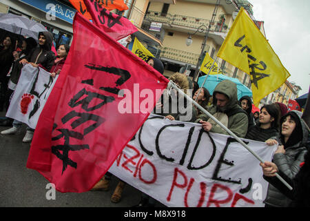 Naples, Italie. Mar 21, 2018. Naples, Pompéi - Scafati, XXIII Jour de la mémoire et de l'engagement à la mémoire des victimes innocentes des mafias, 1re journée nationale. Sur la photo : la terre, les sillons de la vérité et de la Justice. Agence Photo crédit : indépendante/Alamy Live News Banque D'Images