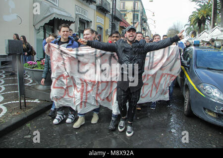 Naples, Italie. Mar 21, 2018. Naples, Pompéi - Scafati, XXIII Jour de la mémoire et de l'engagement à la mémoire des victimes innocentes des mafias, 1re journée nationale. Sur la photo : la terre, les sillons de la vérité et de la Justice. Agence Photo crédit : indépendante/Alamy Live News Banque D'Images