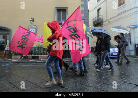 Naples, Italie. Mar 21, 2018. Naples, Pompéi - Scafati, XXIII Jour de la mémoire et de l'engagement à la mémoire des victimes innocentes des mafias, 1re journée nationale. Sur la photo : la terre, les sillons de la vérité et de la Justice. Agence Photo crédit : indépendante/Alamy Live News Banque D'Images