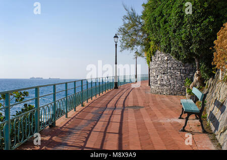 Belle promenade au bord de la mer de Gênes Nervi en Italie Banque D'Images