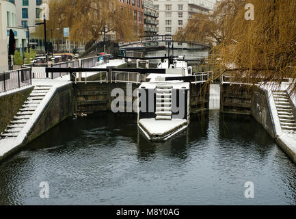 Camden Lock dans la neige. Neige neigeuse à Camden Londres Banque D'Images