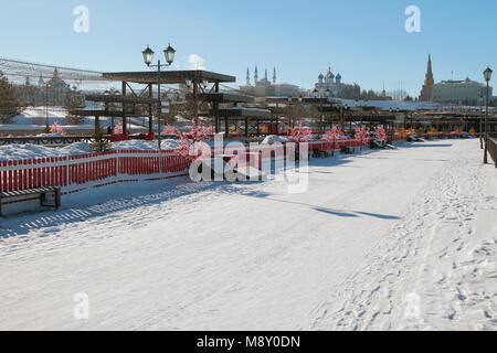 Promenade sur le quai et du Kremlin. Kazan, Russie Banque D'Images