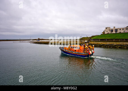 Lancement de sauvetage de la RNLI, Largs, Northumberland, England, UK Banque D'Images