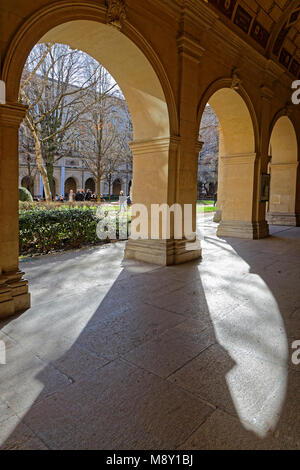 LYON, FRANCE, Mars 11, 2018 : Jardins du Musée des beaux-arts de Lyon (en français, Musée des beaux-arts de Lyon), à proximité de la place des Terreaux. Banque D'Images