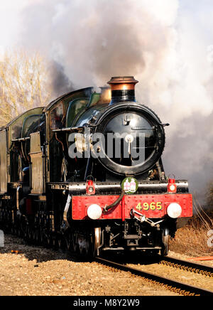 Le circuit ferroviaire à vapeur de l'incursion du Grand Western arrive à Kemble pour un arrêt sur l'eau le 20th février 2010. Banque D'Images