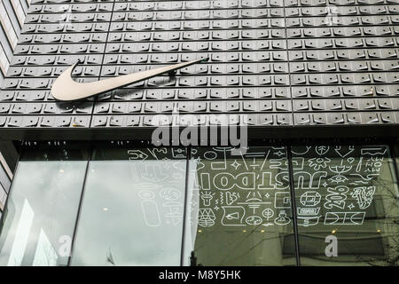 Logo Nike et de vitrine au centre-ville de Seattle Banque D'Images