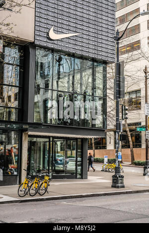 Logo Nike et de vitrine au centre-ville de Seattle Banque D'Images