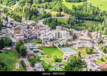 Vue aérienne de Pré Saint Didier, spa resort en Vallée d'aoste, Italie Banque D'Images