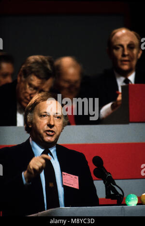 Arthur Scargill du NUM - Syndicat National des Mineurs et Neil Kinnock à la conférence du parti travailliste Bournmouth England UK 1985 Banque D'Images