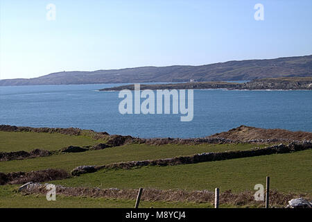 Vues sur le littoral irlandais et la campagne environnante du West Cork, Irlande. Banque D'Images