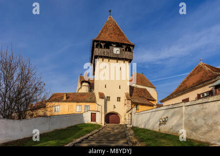 L'église saxonne fortifiée de Bazna. La Transylvanie Roumanie Banque D'Images