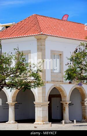 Vue de l'ancien marché aux esclaves des capacités dans la place de la ville, Lagos, Algarve, Portugal, Europe. Banque D'Images