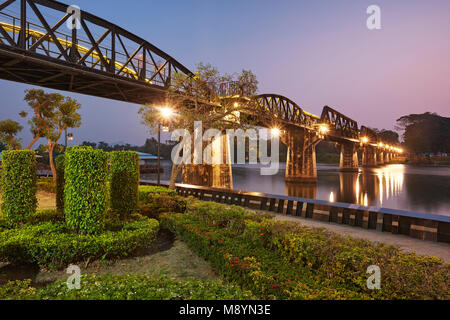 Pont sur la rivière Kwai, Kanchanaburi, Thaïlande Banque D'Images