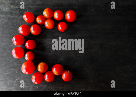Tomates cerises rouges : Riche en vitamine C de la bonne nourriture saine avec un espace réservé au texte Banque D'Images