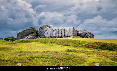 Maison entre les rochers à Meneham Kerlouan, village, Finistère, Bretagne (Bretagne), France Banque D'Images