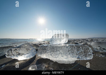 Frozen Ice (Glace) de bijoux sur le rivage de la rivière Tokachi à Otsu côte à Toyokoro, Hokkaido, Japon, en hiver Banque D'Images