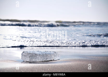 Frozen Ice (Glace) de bijoux sur le rivage de la rivière Tokachi à Otsu côte à Toyokoro, Hokkaido, Japon, en hiver Banque D'Images