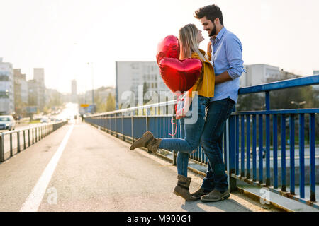 Vacances d'été, la célébration et dating concept - couple heureux Banque D'Images