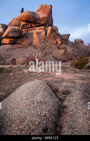 Des formations de roche de granit à Vadauwoo Zone de loisirs, à l'intérieur de la Forêt Nationale de Médecine Bow, Albany County, Wyoming, USA. Banque D'Images