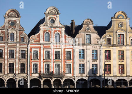 Façades de style flamand sur la Grand Place, Arras, Pas-de-Calais, Hauts-de-France, France, Europe Banque D'Images