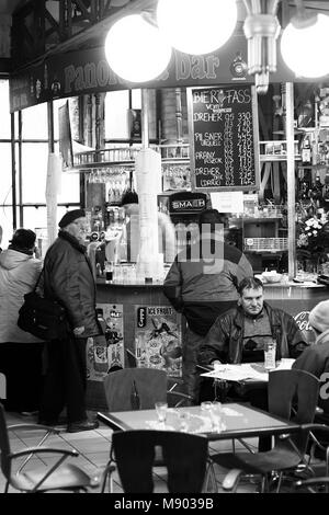 Images de la grande halle à Budapest en Hongrie, y compris les détails de l'immeuble et de produire pour la vente Banque D'Images