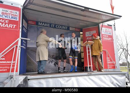 , Aintree Liverpool, Royaume-Uni. 10 mars 2018. Podium à l'Eddie's Soen Memoria la race. Banque D'Images