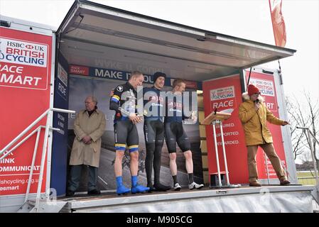 , Aintree Liverpool, Royaume-Uni. 10 mars 2018. Podium à l'Eddie's Soen Memoria la race. Banque D'Images