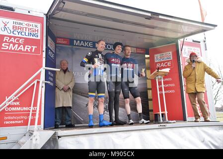 , Aintree Liverpool, Royaume-Uni. 10 mars 2018. Podium à l'Eddie's Soen Memoria la race. Banque D'Images