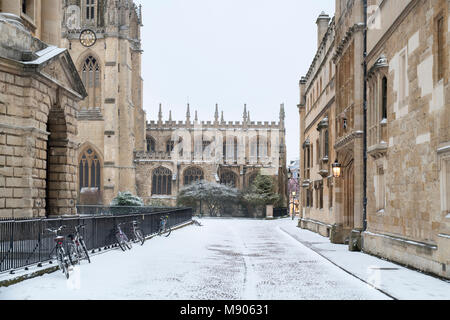 Radcliffe Square dans la neige tôt le matin. Oxford, Oxfordshire, Angleterre Banque D'Images