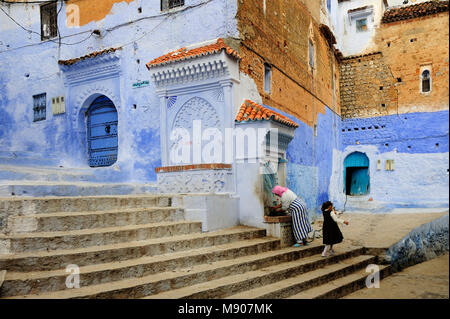 La médina de Chefchaouen bleuâtre. Maroc Banque D'Images